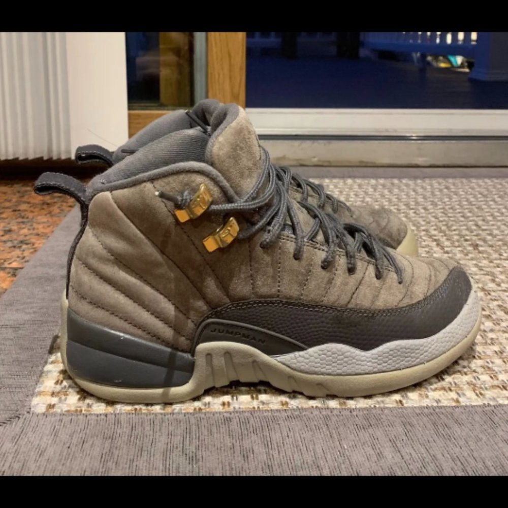 Pre-owned Boys' Jordan 12 Dark / Wolf Grey Size 5Y
